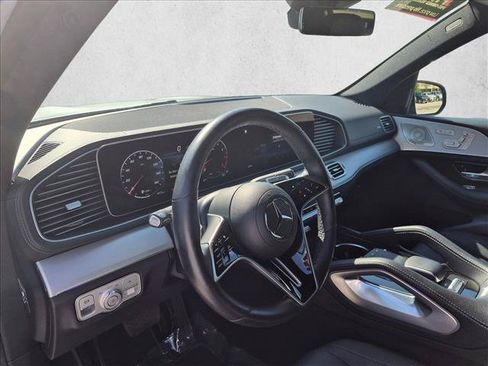 Used 2025 Mercedes-Benz GLS 450 4MATIC image 10