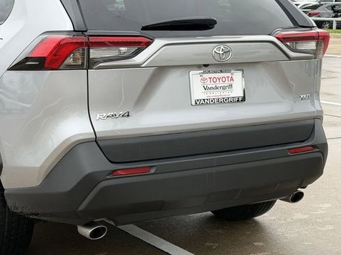 Used 2021 Toyota RAV4 XLE Premium FWD image 6