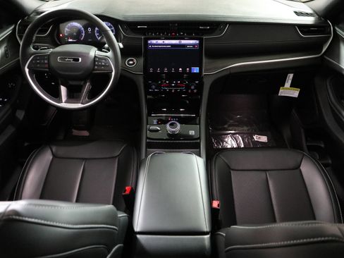 New 2025 Jeep Grand Cherokee L Limited w/ Luxury Tech Group II AWD/4WD image 15