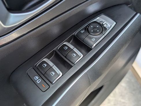 Used 2023 Kia Sorento LX image 11