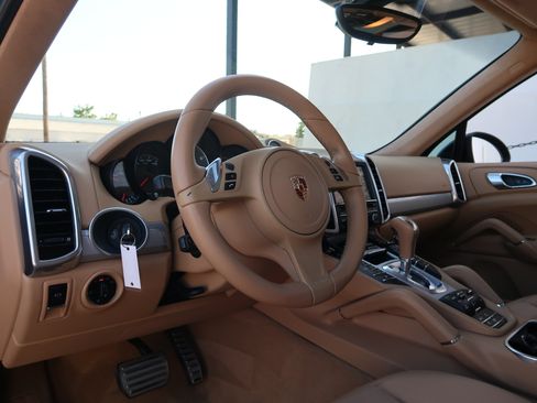 Used 2014 Porsche Cayenne GTS AWD/4WD image 26