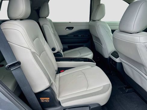 Certified 2024 Nissan Pathfinder SL w/ SL Premium Package FWD image 26