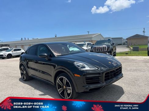 Used 2023 Porsche Cayenne Platinum Edition AWD/4WD image 2