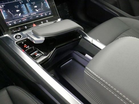 Used 2024 Audi Q8 e-tron Premium Plus w/ Premium Plus Package image 63