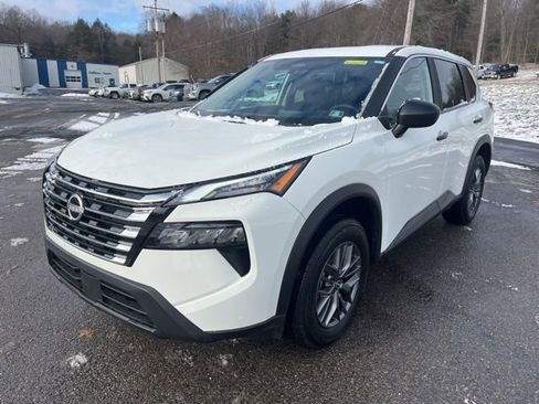 Used 2024 Nissan Rogue S image 10