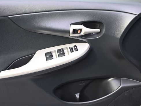 Used 2013 Toyota Corolla S FWD image 22