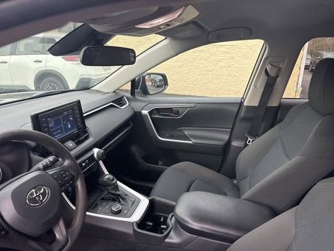 Used 2022 Toyota RAV4 LE AWD/4WD image 11