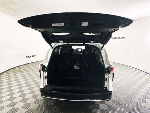 Used 2024 Toyota Sienna Platinum image 31