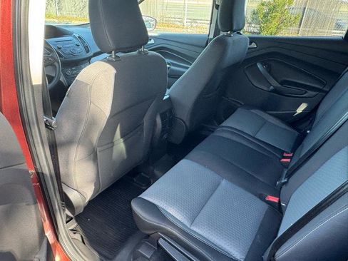 Used 2018 Ford Escape SE image 17