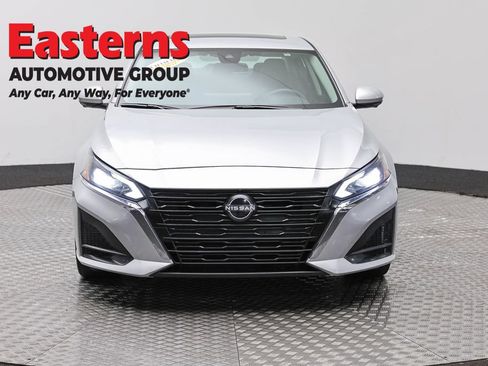 Used 2023 Nissan Altima 2.5 SL FWD image 2