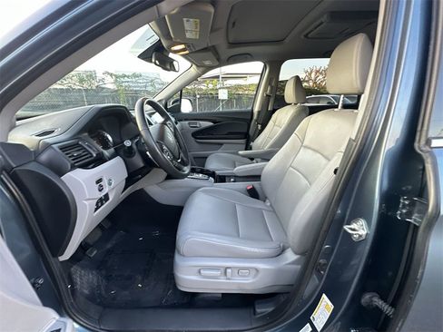 Used 2018 Honda Pilot Touring image 19