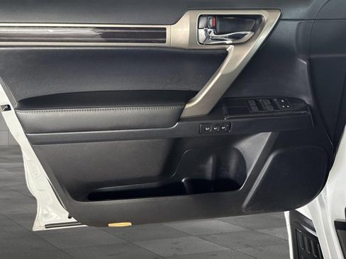 Used 2020 Lexus GX 460 Premium w/ Premium Package image 8