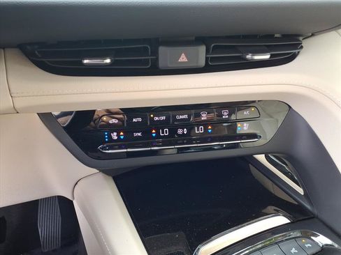 Used 2023 Buick Envision Avenir AWD/4WD image 11