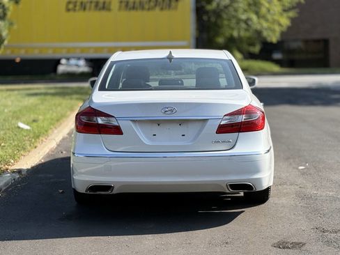 Used 2013 Hyundai Genesis 3.8 image 5