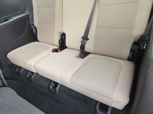 Used 2023 Chevrolet Traverse LS FWD image 33