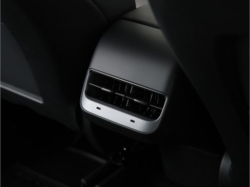 Used 2023 Tesla Model Y Performance image 41