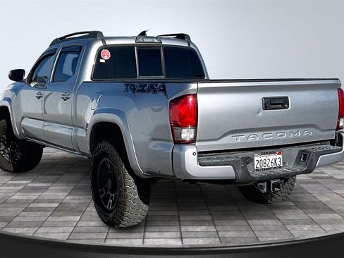 Used 2016 Toyota Tacoma TRD Sport image 3