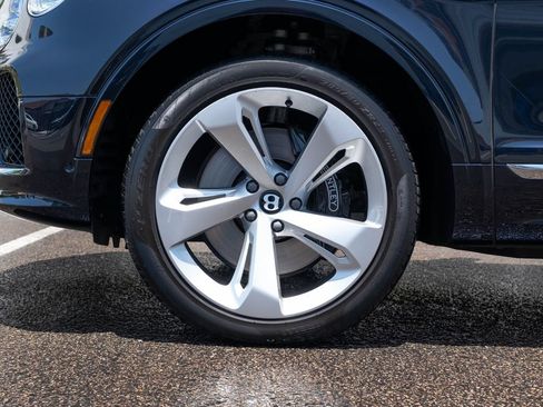 Used 2024 Bentley Bentayga AWD/4WD image 6