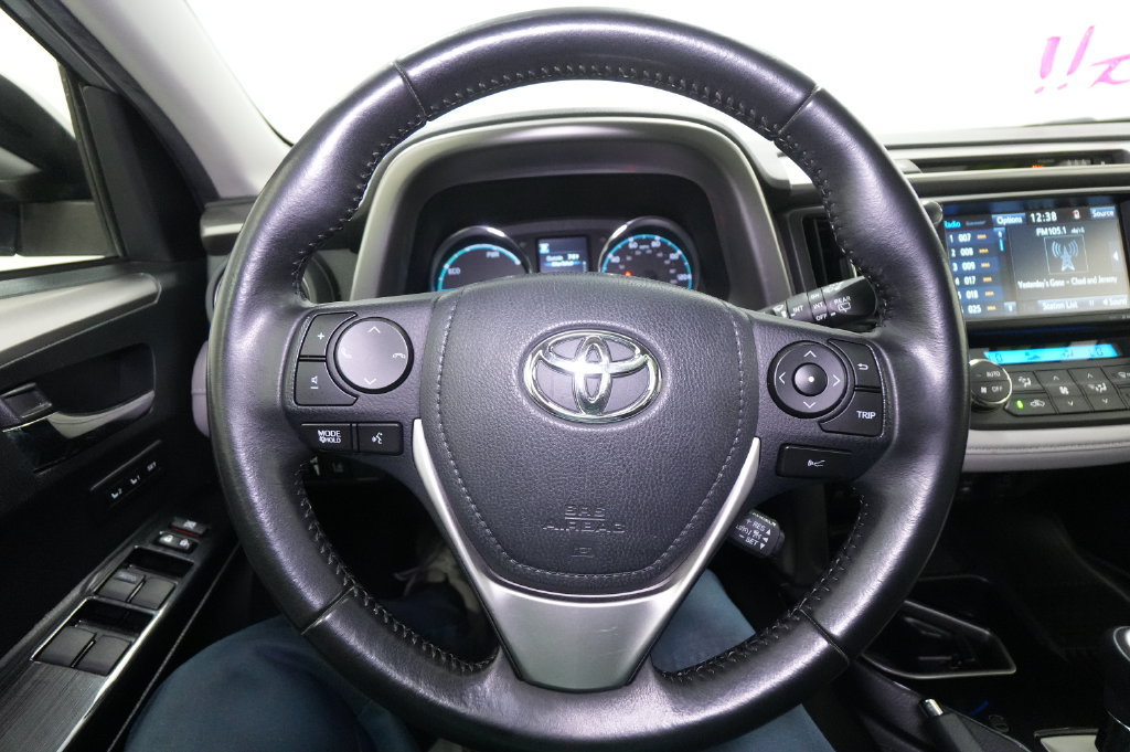 Used 2018 Toyota RAV4 Limited AWD/4WD image 38