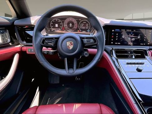 Used 2025 Porsche Panamera RWD image 8