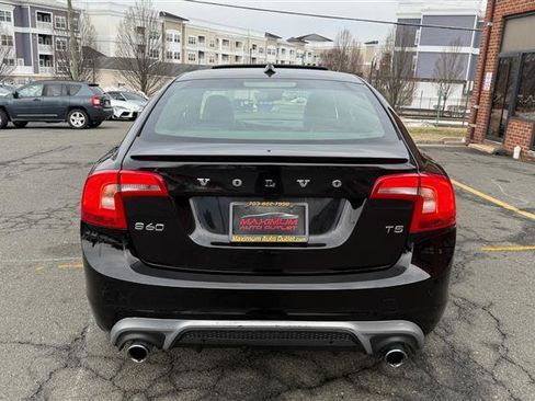 Used 2016 Volvo S60 T5 R-Design image 14