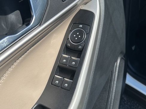 Used 2021 Ford Explorer XLT w/ Equipment Group 202A AWD/4WD image 27