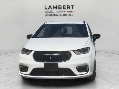 Used 2025 Chrysler Pacifica Select FWD image 2