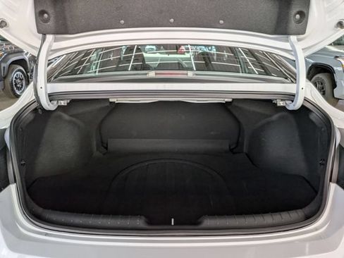 Used 2025 Hyundai Elantra SEL FWD image 31