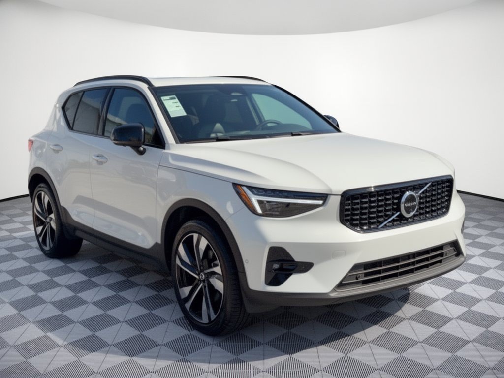 Used 2025 Volvo XC40 B5 Ultra AWD/4WD image 7
