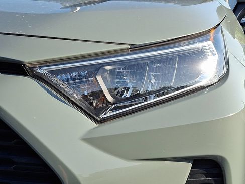 Used 2021 Toyota RAV4 XLE w/ Convenience Package AWD/4WD image 10