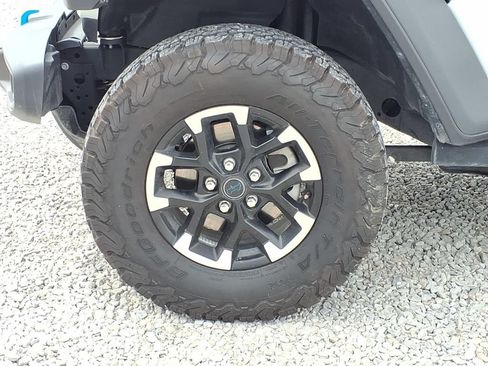 Used 2025 Jeep Wrangler Unlimited Rubicon 4xe w/ Safety Group AWD/4WD image 15
