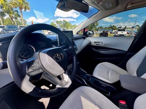 Used 2021 Toyota Corolla LE w/ LE Convenience Package FWD image 7