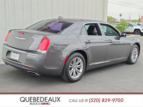 Used 2017 Chrysler 300 Limited image 7