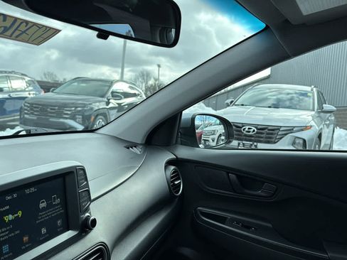 Used 2021 Hyundai Kona SEL w/ Winter Weather Package image 22