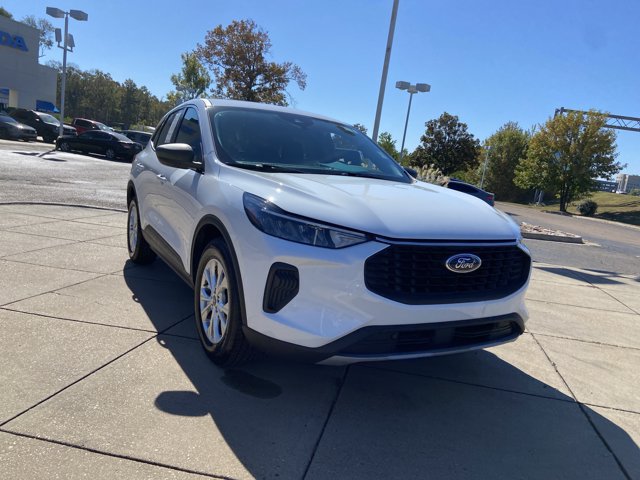 Used 2023 Ford Escape Active FWD image 2