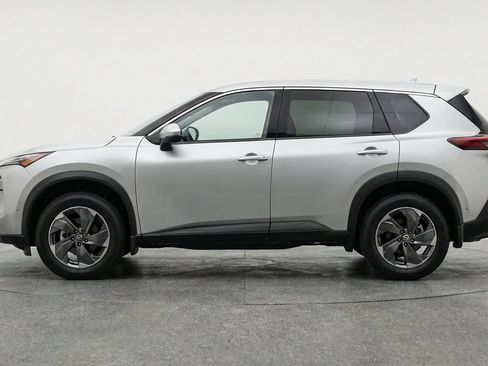 Used 2025 Nissan Rogue SV AWD/4WD image 5