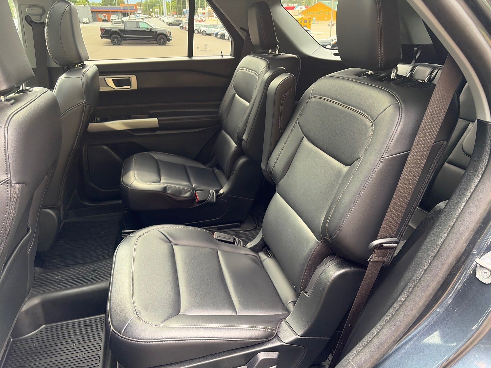 Used 2024 Ford Explorer XLT w/ Equipment Group 202A AWD/4WD image 12