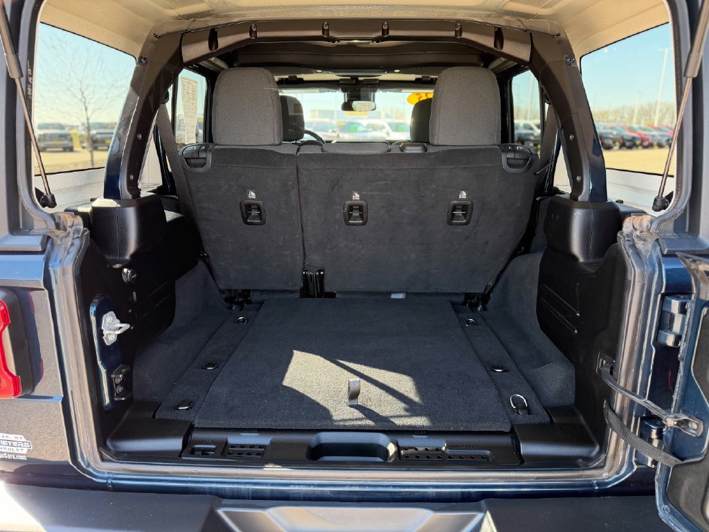 Used 2025 Jeep Wrangler Unlimited Rubicon AWD/4WD image 16
