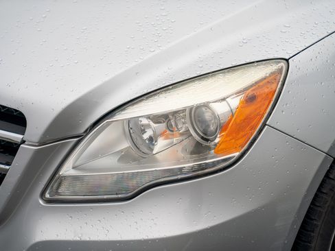 Used 2011 Mercedes-Benz R 350 4MATIC image 28