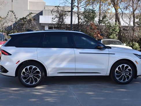 New 2026 Lincoln Nautilus Reserve image 5