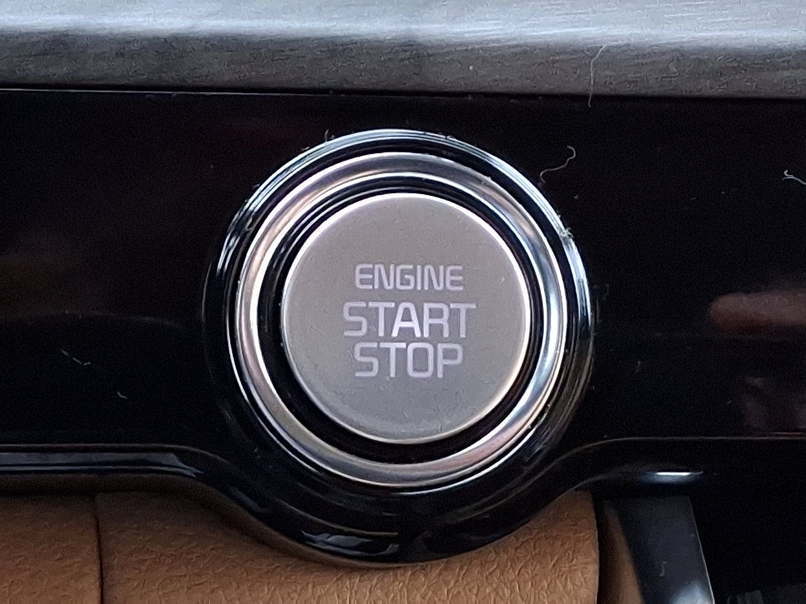 Used 2024 Kia Carnival EX FWD image 23