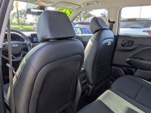 Certified 2025 Hyundai Venue Limited FWD image 25