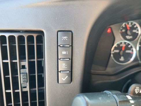 Used 2017 Chevrolet Express 3500 LT w/ LT Preferred Equipment Group RWD image 27