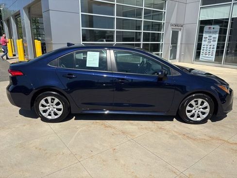 Used 2025 Toyota Corolla LE FWD image 8