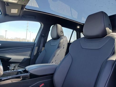 Used 2023 Volkswagen ID.4 Pro S image 5