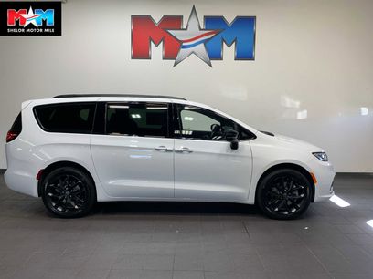 New 2026 Chrysler Pacifica Limited