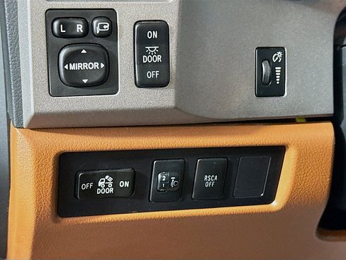 Used 2011 Toyota Tundra Limited AWD/4WD image 10