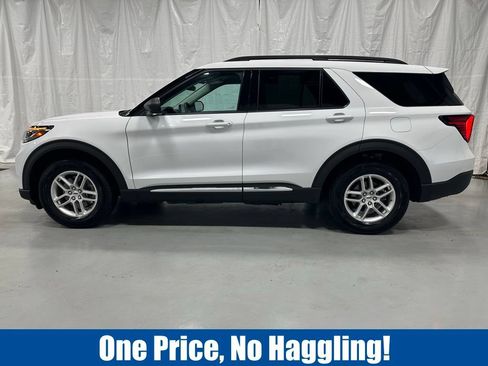Used 2025 Ford Explorer Active AWD/4WD image 4