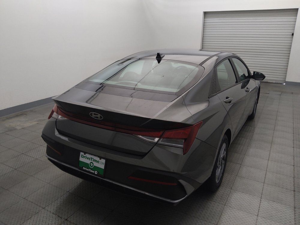 Used 2024 Hyundai Elantra SEL FWD image 7