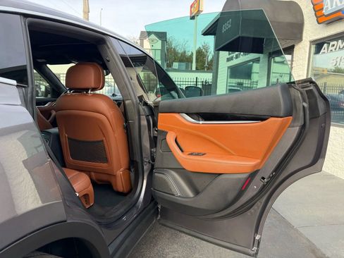 Used 2018 Maserati Levante image 37